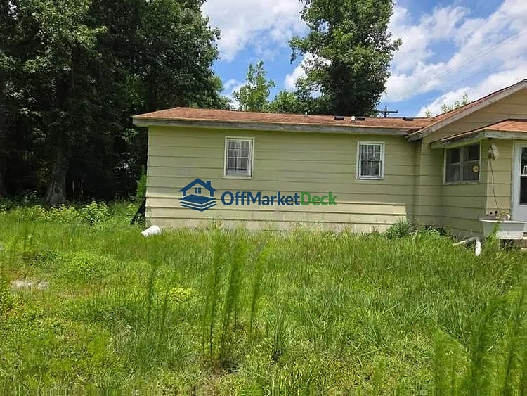 Off-market house in Jacksonville, North Carolina — 3 beds, 2 baths, $115,000 — photo 6 of 8