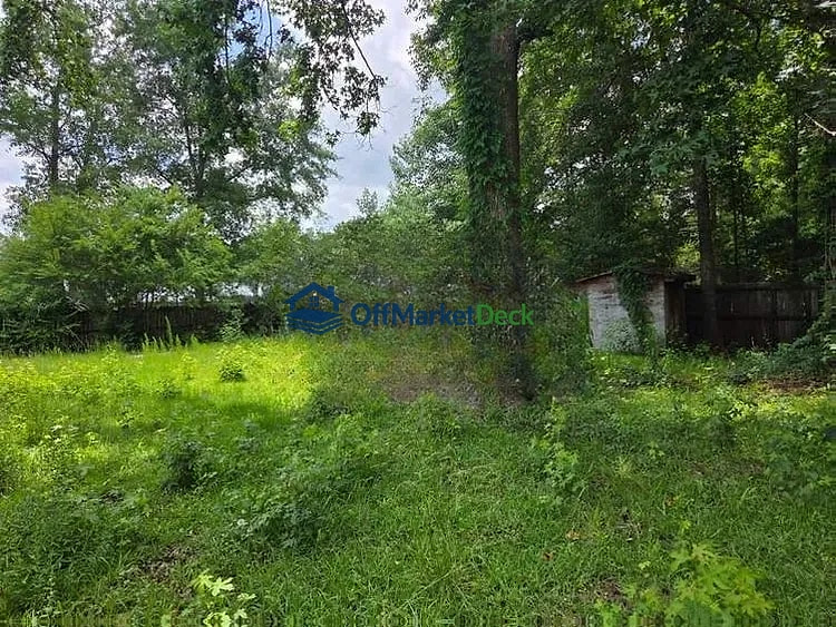 Off-market house in Jacksonville, North Carolina — 3 beds, 2 baths, $115,000 — photo 4 of 8