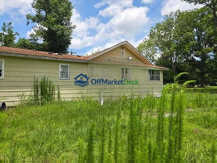 Off-market house in Jacksonville, North Carolina — 3 beds, 2 baths, $115,000 — photo 7 of 8