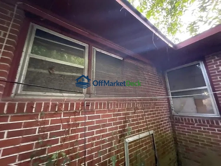 Off-market house in Gadsden, Alabama — 4 beds, 1 bath, $134,900 — photo 3 of 8