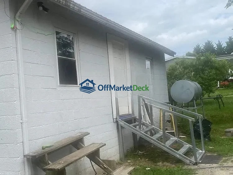 Off-market house in Mount Airy, North Carolina — 2 beds, 1 bath, $77,300 — photo 7 of 8