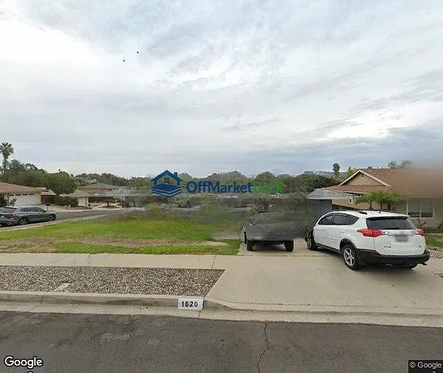 Off-market house in Escondido, California — 3 beds, 2 baths, $799,000 — photo 2 of 3