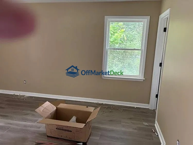 Off-market house in Bolivar, Tennessee — 3 beds, 1.5 baths, $89,900 — photo 3 of 8