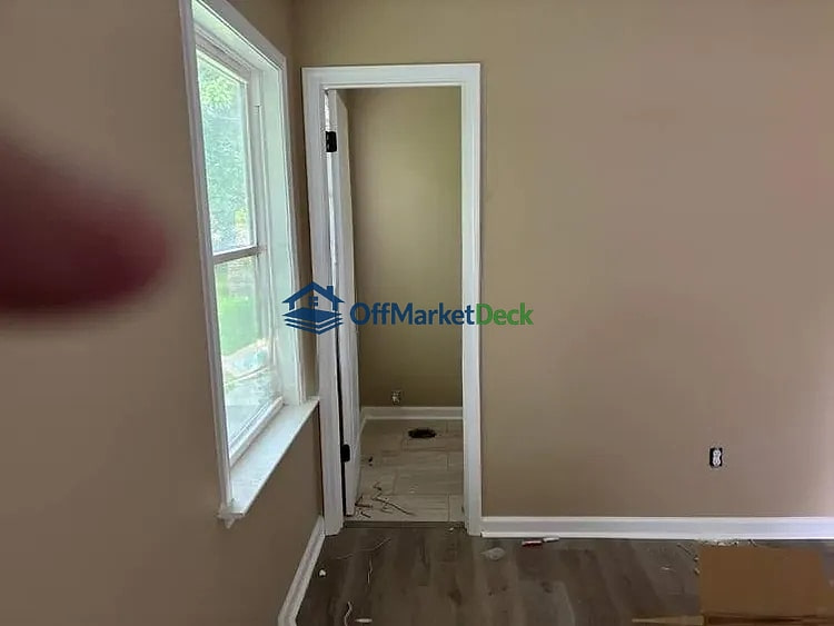 Off-market house in Bolivar, Tennessee — 3 beds, 1.5 baths, $89,900 — photo 5 of 8