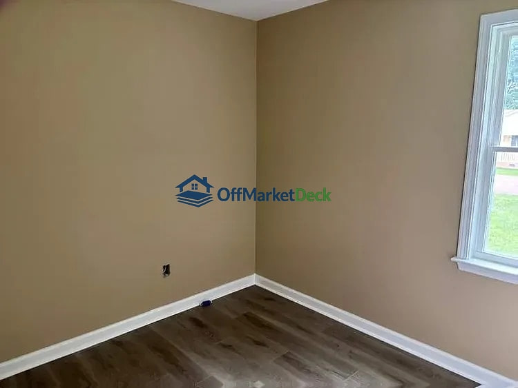Off-market house in Bolivar, Tennessee — 3 beds, 1.5 baths, $89,900 — photo 8 of 8