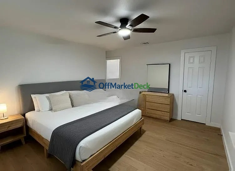 Off-market house in Dallas, Texas — 3 beds, 2 baths, $270,000 — photo 5 of 8