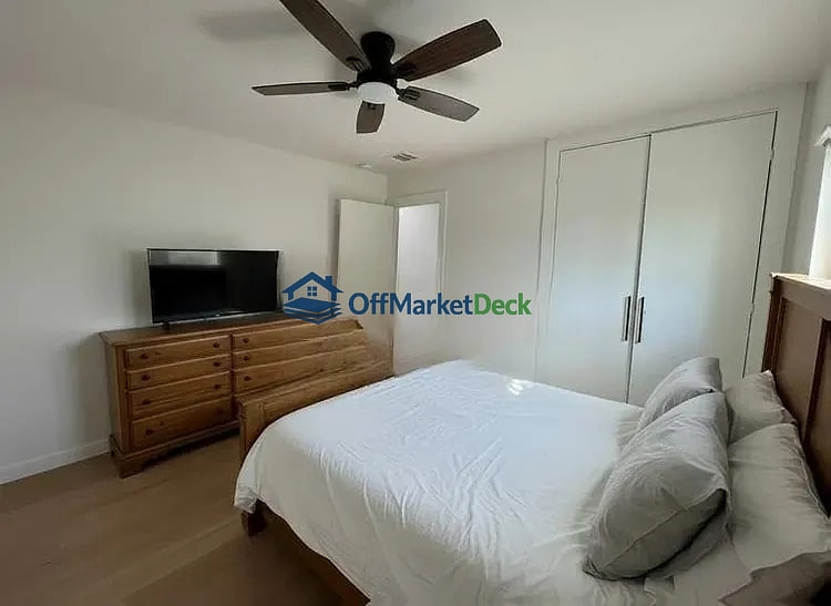 Off-market house in Dallas, Texas — 3 beds, 2 baths, $270,000 — photo 8 of 8