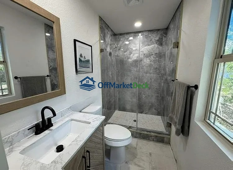 Off-market house in Dallas, Texas — 3 beds, 2 baths, $270,000 — photo 6 of 8