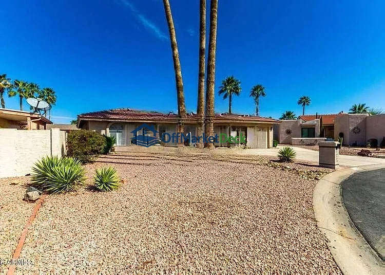 Off-market house in Sun Lakes, Arizona — 3 beds, 2 baths, $356,000 — photo 2 of 8