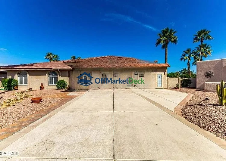 Off-market house in Sun Lakes, Arizona — 3 beds, 2 baths, $356,000 — photo 3 of 8
