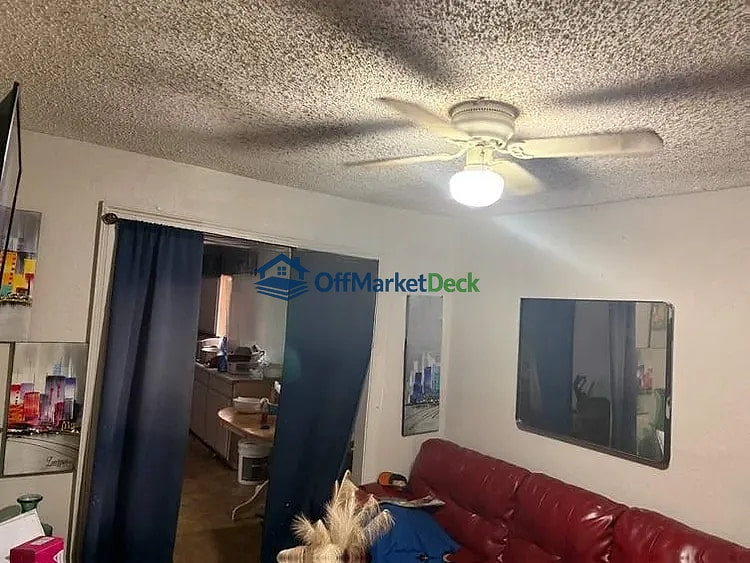 Off-market house in Dallas, Texas — 1 bed, 1 bath, $75,000 — photo 6 of 8