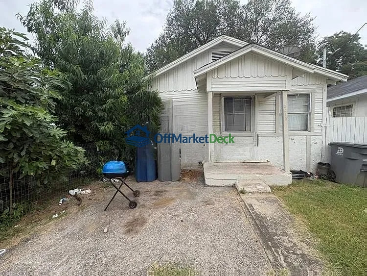 Off-market house in Dallas, Texas — 1 bed, 1 bath, $75,000 — photo 7 of 8