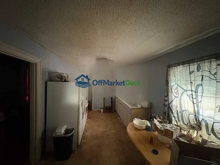 Off-market house in Dallas, Texas — 1 bed, 1 bath, $75,000 — photo 2 of 8