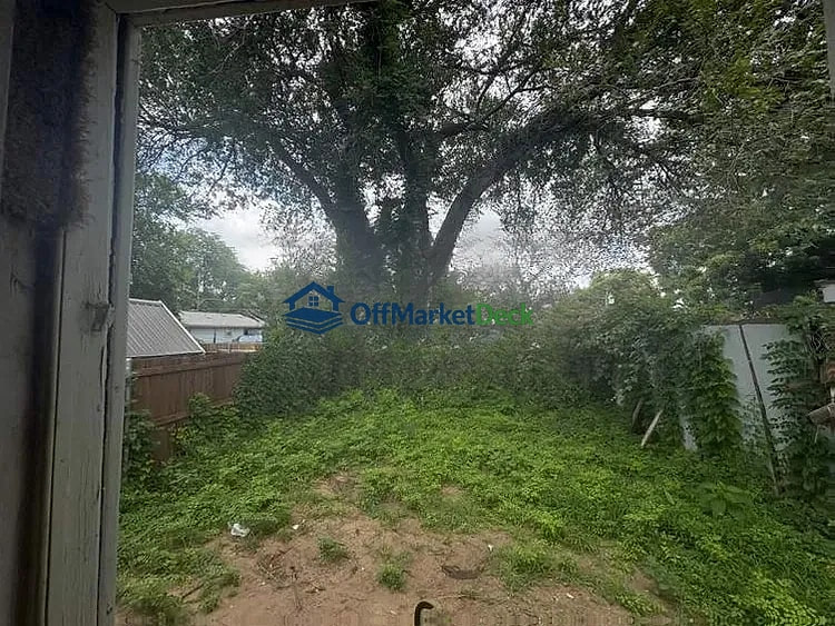 Off-market house in Dallas, Texas — 1 bed, 1 bath, $75,000 — photo 8 of 8