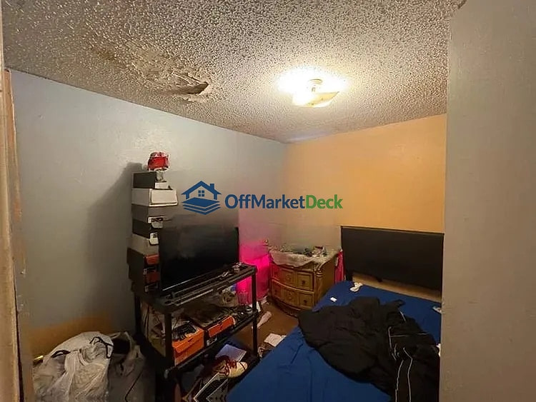 Off-market house in Dallas, Texas — 1 bed, 1 bath, $75,000 — photo 5 of 8