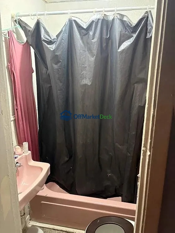 Off-market house in Dallas, Texas — 1 bed, 1 bath, $75,000 — photo 4 of 8