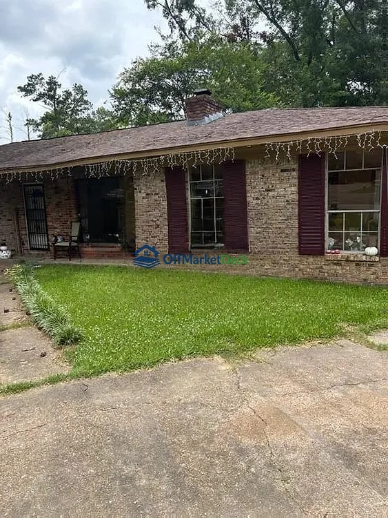 Off-market house in Jackson, Mississippi — 3 beds, 2 baths, $55,000 — photo 3 of 8