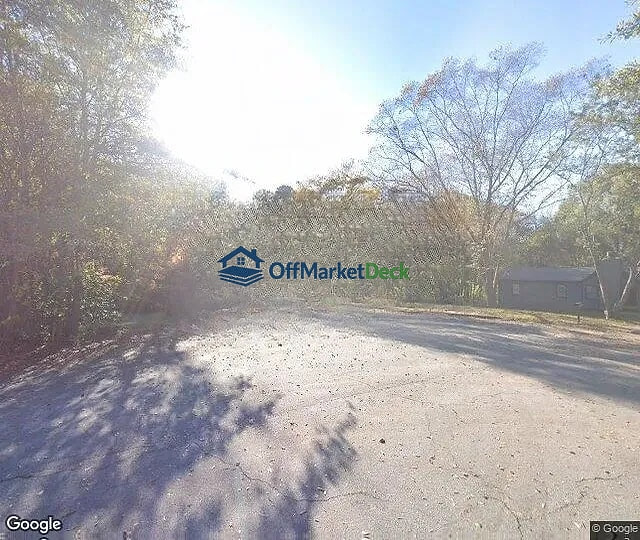 Off-market house in Snellville, Georgia — 3 beds, 2 baths, $180,000 — photo 3 of 3