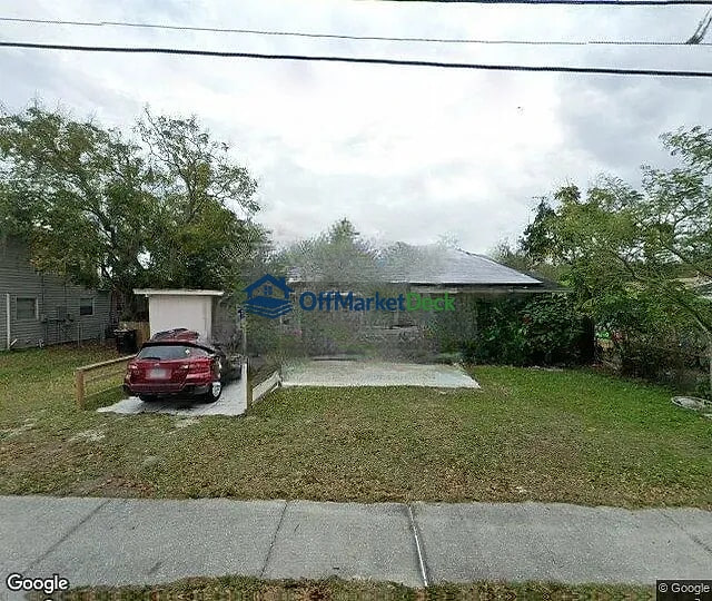 Off-market house in Lakeland, Florida — 3 beds, 1 bath, $139,000 — photo 3 of 3