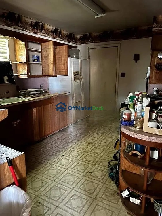 Off-market house in Plano, Texas — 2 beds, 2 baths, $209,000 — photo 5 of 8