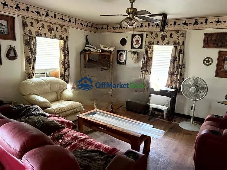 Off-market house in Plano, Texas — 2 beds, 2 baths, $209,000 — photo 4 of 8