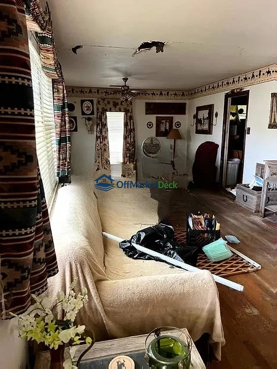 Off-market house in Plano, Texas — 2 beds, 2 baths, $209,000 — photo 3 of 8