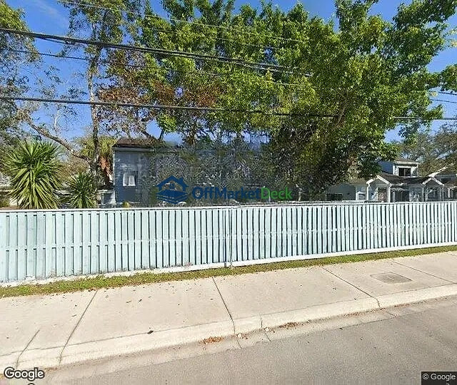 Off-market house in North Lauderdale, Florida — 2 beds, 1 bath, $169,900 — photo 2 of 3