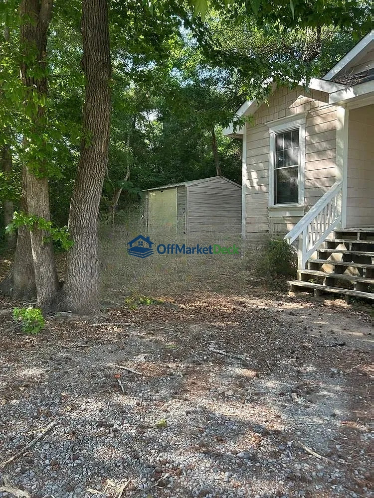 Off-market house in Milledgeville, Georgia — 3 beds, 1 bath, $62,600 — photo 5 of 8