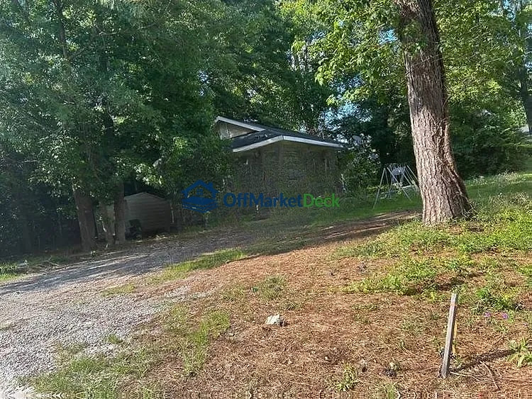 Off-market house in Milledgeville, Georgia — 3 beds, 1 bath, $62,600 — photo 4 of 8