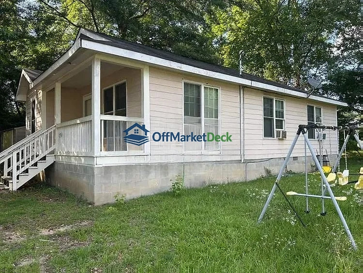 Off-market house in Milledgeville, Georgia — 3 beds, 1 bath, $62,600 — photo 2 of 8