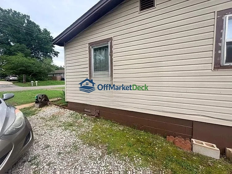 Off-market house in Madison, Alabama — 2 beds, 1 bath, $144,200 — photo 3 of 8
