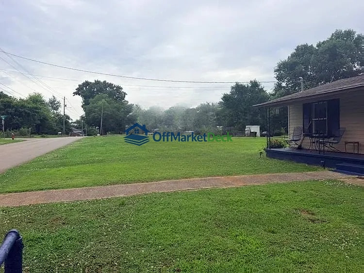 Off-market house in Madison, Alabama — 2 beds, 1 bath, $144,200 — photo 4 of 8