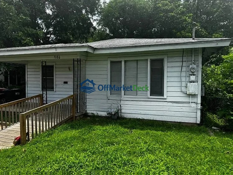Off-market house in Waco, Texas — 2 beds, 1 bath, $70,000 — photo 6 of 8