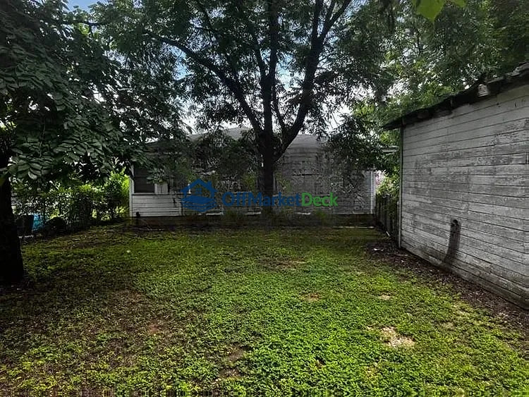 Off-market house in Waco, Texas — 2 beds, 1 bath, $70,000 — photo 4 of 8