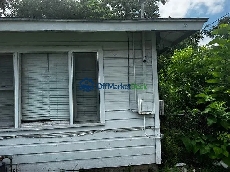 Off-market house in Waco, Texas — 2 beds, 1 bath, $70,000 — photo 7 of 8