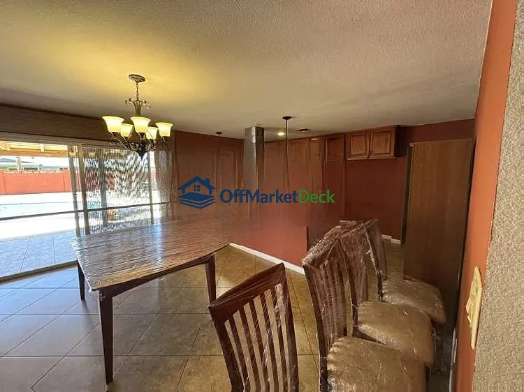 Off-market house in Tempe, Arizona — 4 beds, 2 baths, $505,000 — photo 5 of 8