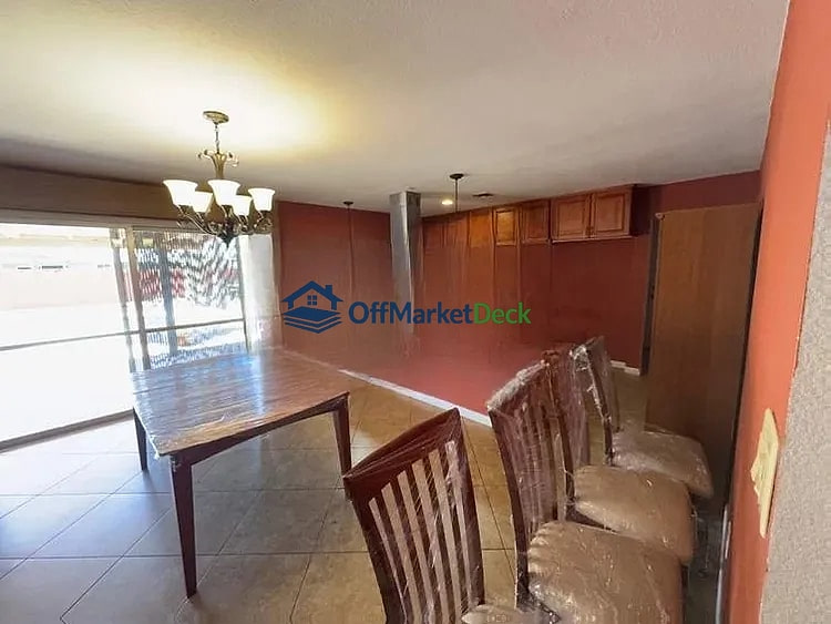 Off-market house in Tempe, Arizona — 4 beds, 2 baths, $505,000 — photo 4 of 8