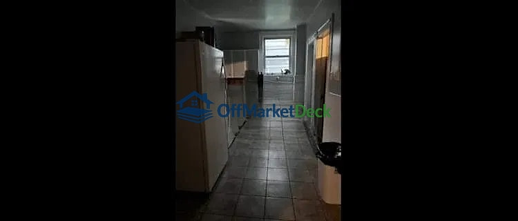 Off-market house in Niagara Falls, New York — 4 beds, 2 baths, $74,500 — photo 3 of 8