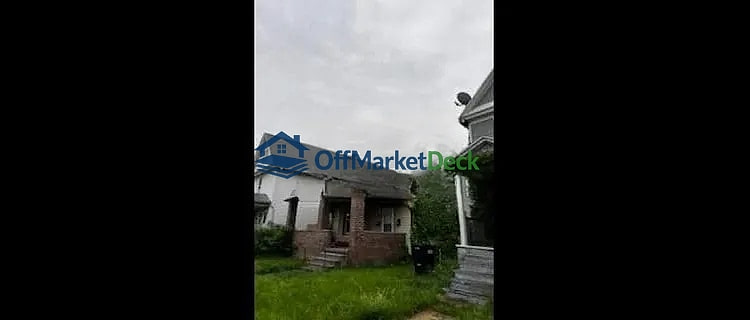 Off-market house in Niagara Falls, New York — 4 beds, 2 baths, $74,500 — photo 2 of 8