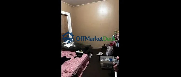 Off-market house in Niagara Falls, New York — 4 beds, 2 baths, $74,500 — photo 5 of 8