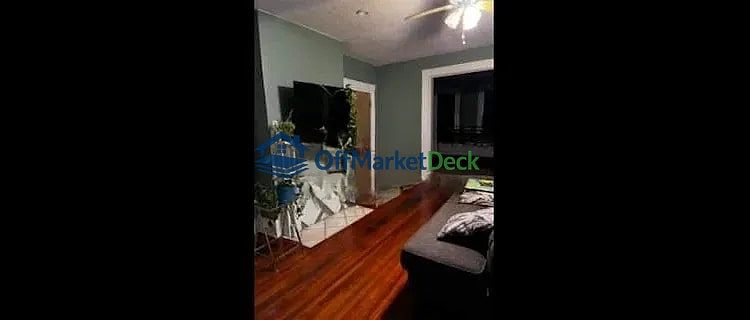 Off-market house in Niagara Falls, New York — 4 beds, 2 baths, $74,500 — photo 6 of 8
