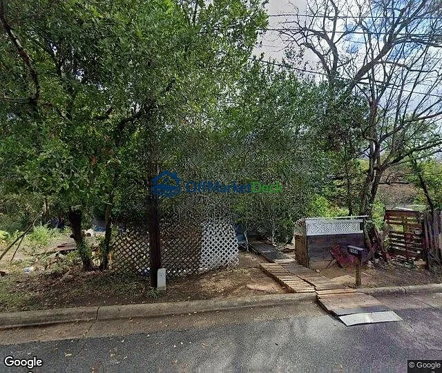 Off-market house in Columbus, Georgia — 1 bed, 1 bath, $19,000 — photo 2 of 3