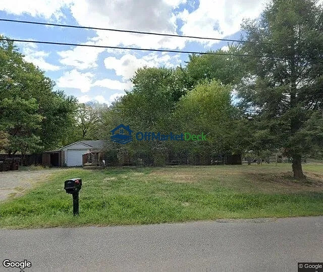 Off-market house in Independence, Kentucky — 2 beds, 1 bath, $229,000 — photo 2 of 3
