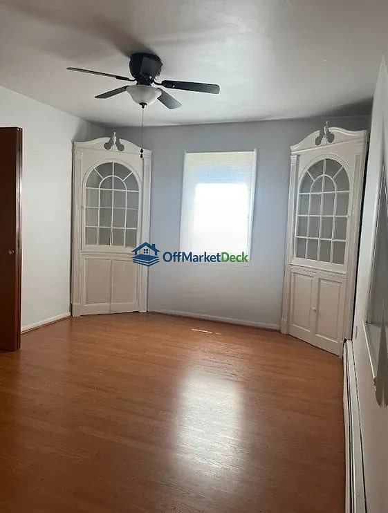 Off-market house in Carney, Maryland — 3 beds, 2 baths, $290,000 — photo 4 of 8