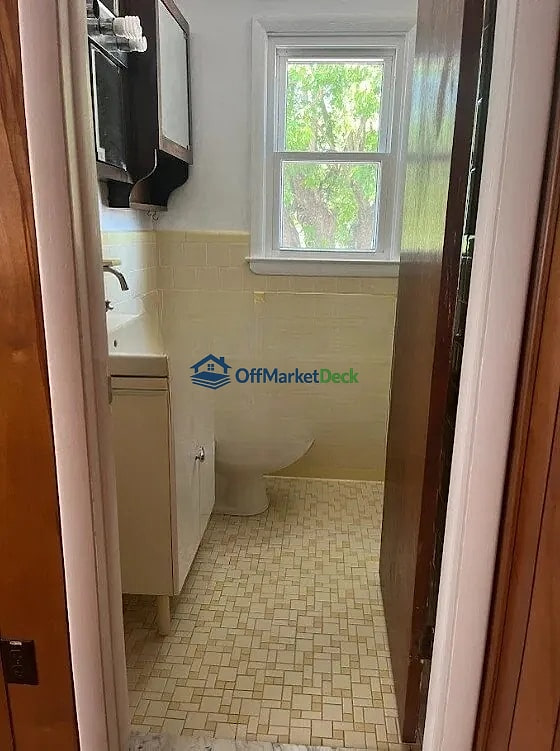 Off-market house in Carney, Maryland — 3 beds, 2 baths, $290,000 — photo 8 of 8