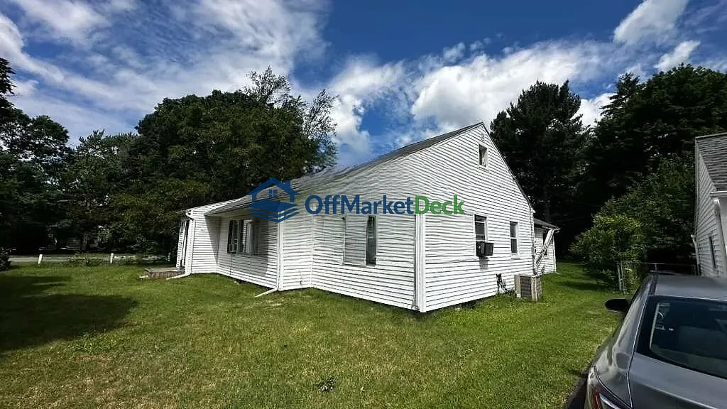 Off-market house in Irondequoit, New York — 4 beds, 2 baths, $174,900 — photo 2 of 8