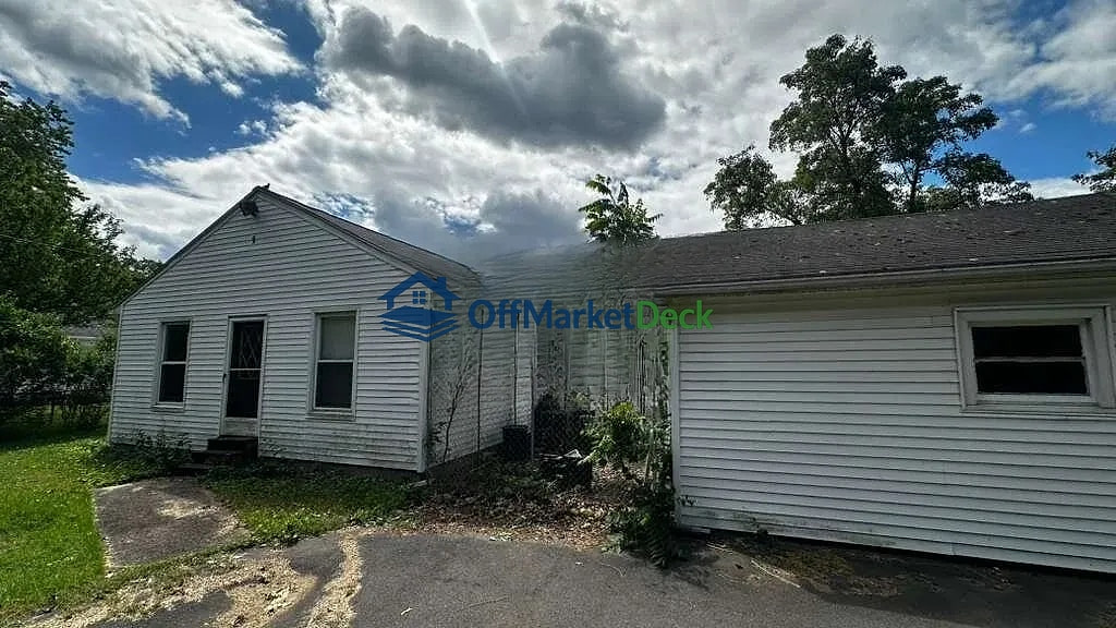 Off-market house in Irondequoit, New York — 4 beds, 2 baths, $174,900 — photo 7 of 8