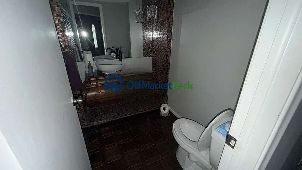 Off-market condo in Oakland County, Michigan — 3 beds, 2 baths, $310,900 — photo 6 of 8