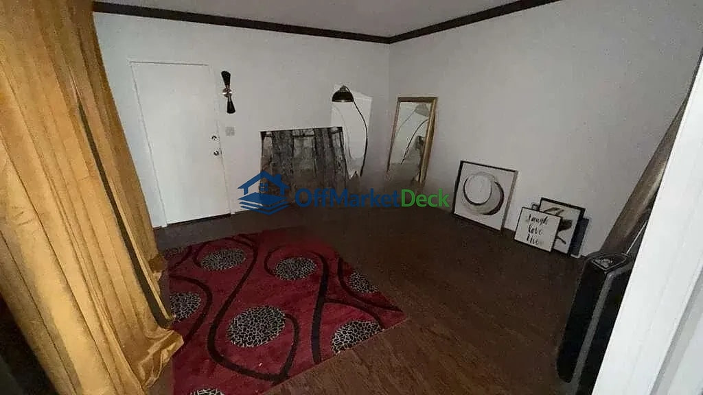 Off-market condo in Oakland County, Michigan — 3 beds, 2 baths, $310,900 — photo 4 of 8