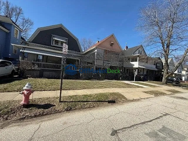 Off-market house in Cleveland, Ohio — 3 beds, 1 bath, $55,000 — photo 2 of 8